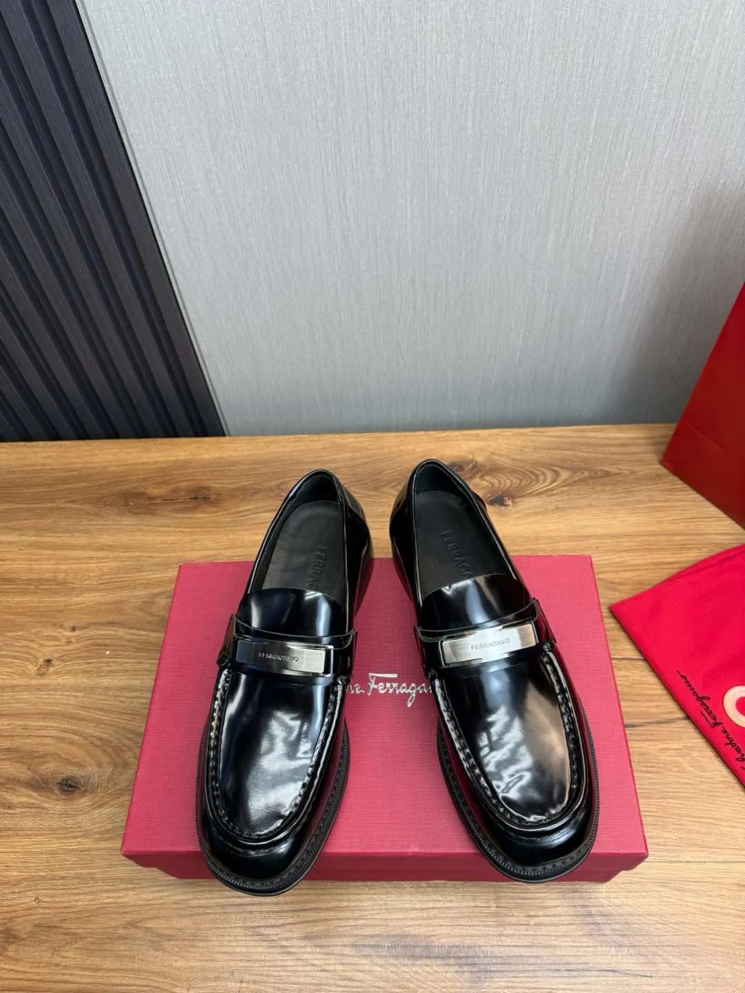 Men's shoes 💰880💰 Ferragamo. [Ferragamo] men's thick-soled loafers, the latest hot style, 1:1 original purchase quality, top quality, imported open-edge beaded cowhide leather on the upper, hand-made three-dimensional stitching highlights the round toe design, the inner foot pads are all imported cowhide, with original lightweight foam outsole, matching code 39-44, (38, 45 custom-made, non-refundable)